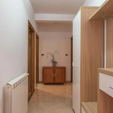 Victory-2 By Interhome